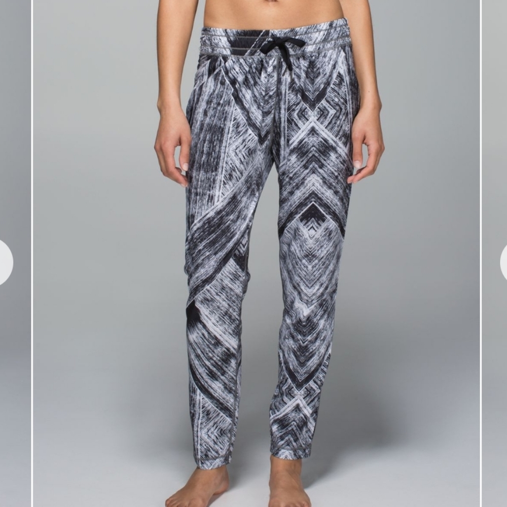Lululemon Namaskar Pant IIHeat Wave White Black